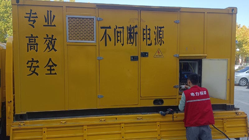 同安柴油发电机组和UPS电源配合使用时，如何避免切换过程中的电力中断？